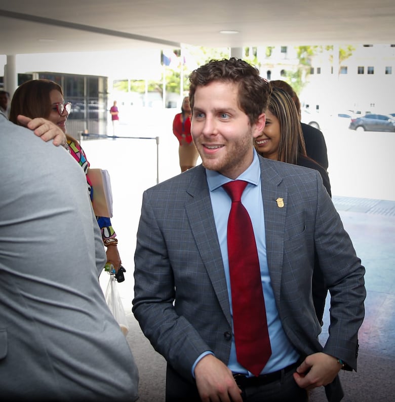 Alcalde Mayer Mizrachi acepta la renuncia de Ruiz Díaz a la Secretaría General