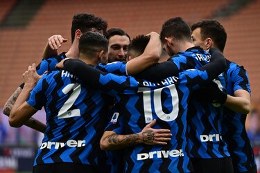 El Inter logra octava victoria seguida con triplete de Lautaro