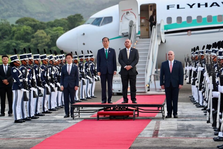 El primer ministro de Corea del Sur, Han Duck-soo, llega a Panamá y se reunirá con Cortizo