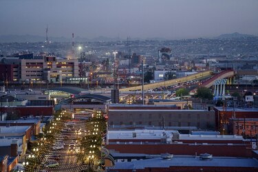 México espera largas filas al reabrirse la frontera con Estados Unidos