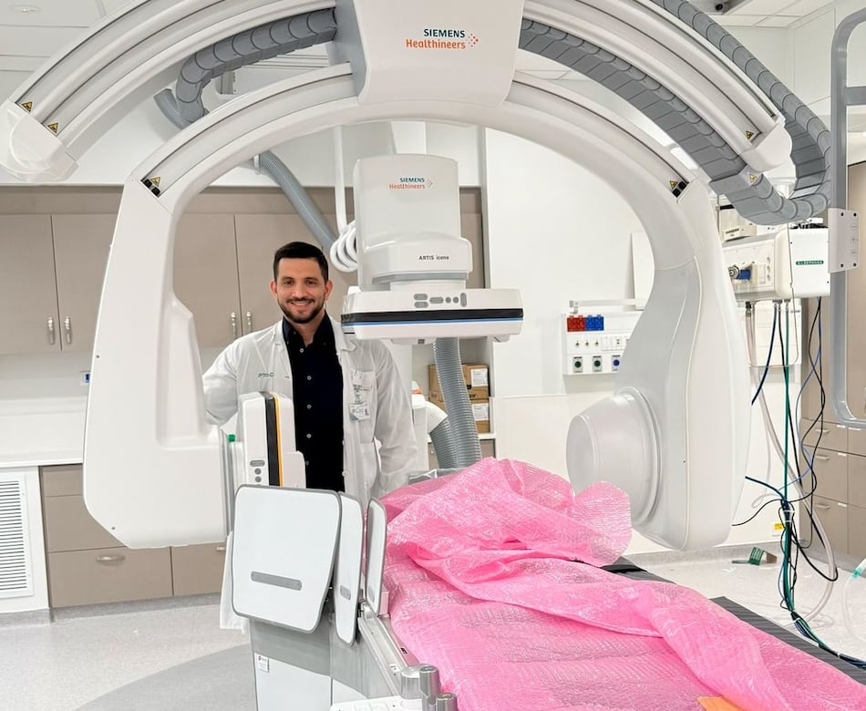 Médico panameño lidera técnica innovadora para tratar vasoespasmo cerebral en Israel
