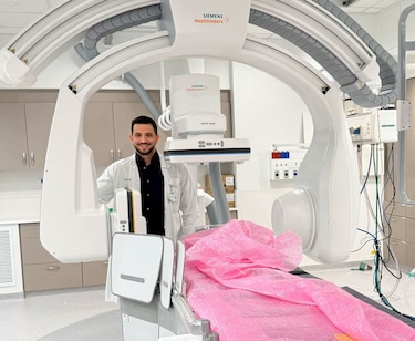 Médico panameño lidera técnica innovadora para tratar vasoespasmo cerebral en Israel