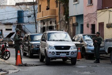 Venezolanos se van en busca de mejores perspectivas laborales y seguridad