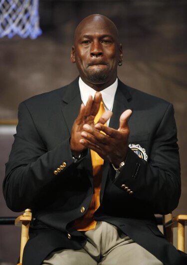 Retiran demanda de paternidad contra Michael Jordan