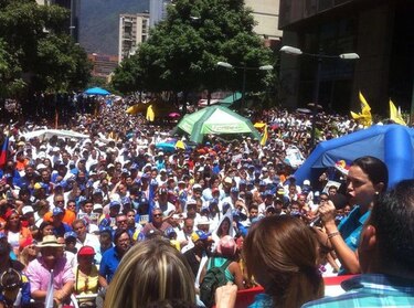 Oposición marcha para pedir la renuncia de Nicolás Maduro