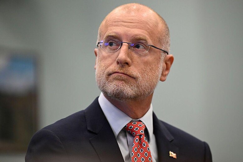 Los millonarios negocios televisivos que están detrás de la tensión entre Trump y las grandes cadenas de Estados Unidos