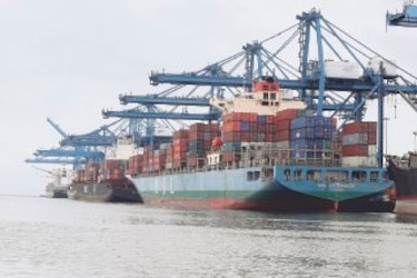 Manzanillo comienza a normalizar operaciones