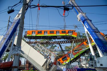 Justicia de México ordena procesar a ocho exfuncionarios por colapso de un tramo del Metro