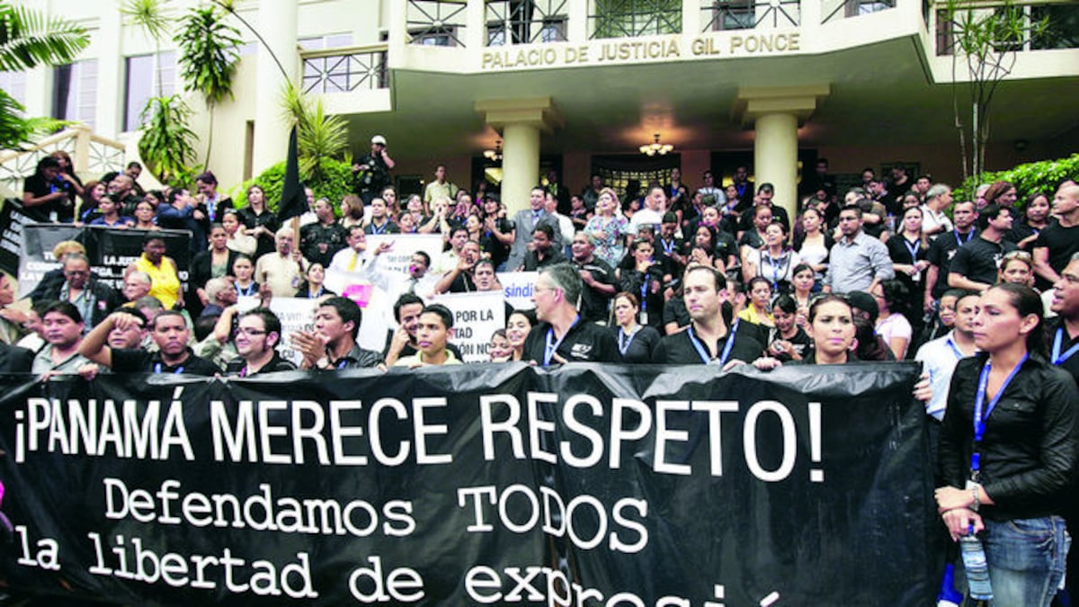 Periodistas panameños se han manifestado en las calles, en defensa de la libertad de expresión.
