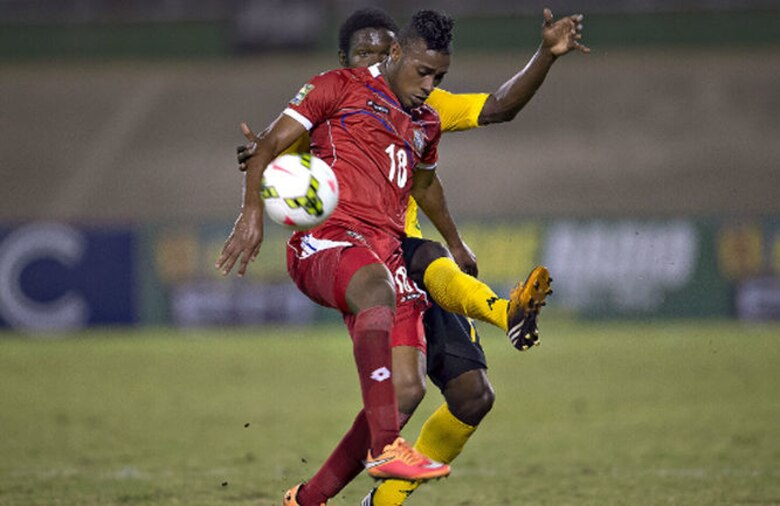 Panamá vence 2-0 a Jamaica
