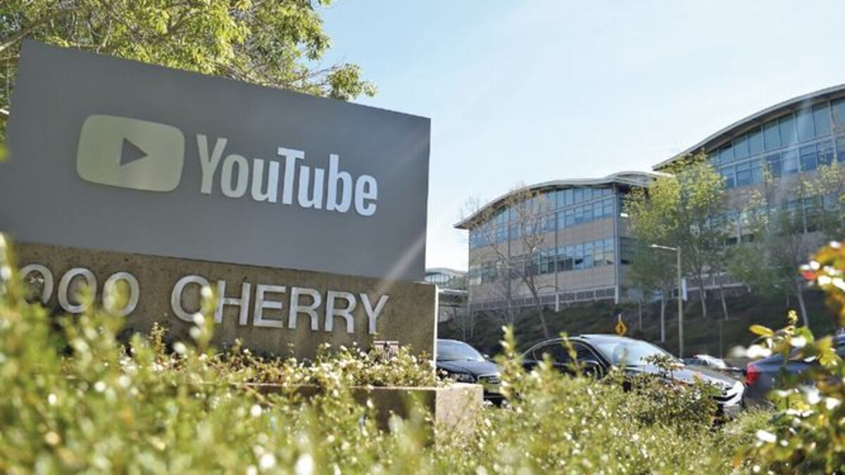 YouTube invertirá en medios en lucha contra ‘fake news’