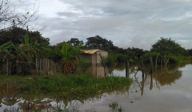 Se desborda el río Santa María e inunda viviendas en Herrera