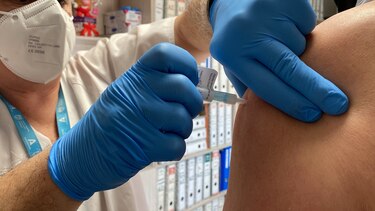 La Comisión Europea aprueba la vacuna adaptada contra la variante ómicron del coronavirus