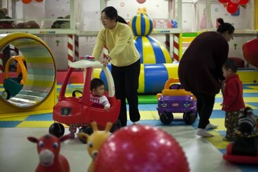 China anuncia beneficios a las familias para relanzar la natalidad