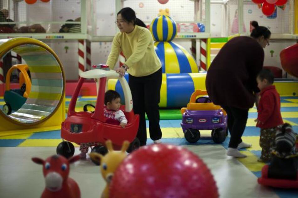 China anuncia beneficios a las familias para relanzar la natalidad