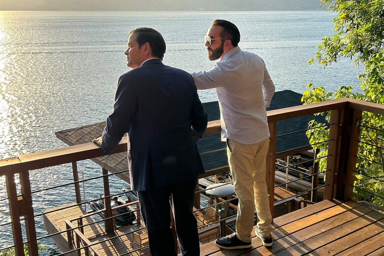 Bukele ofrece a Rubio su megacárcel para migrantes y presos estadounidenses