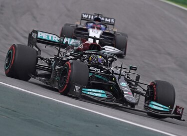 Lewis Hamilton bajo investigación de los comisarios en Brasil