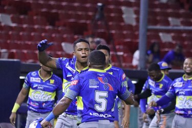 Bocas del Toro avanza a la final del Béisbol Mayor tras vencer a Colón 7-6