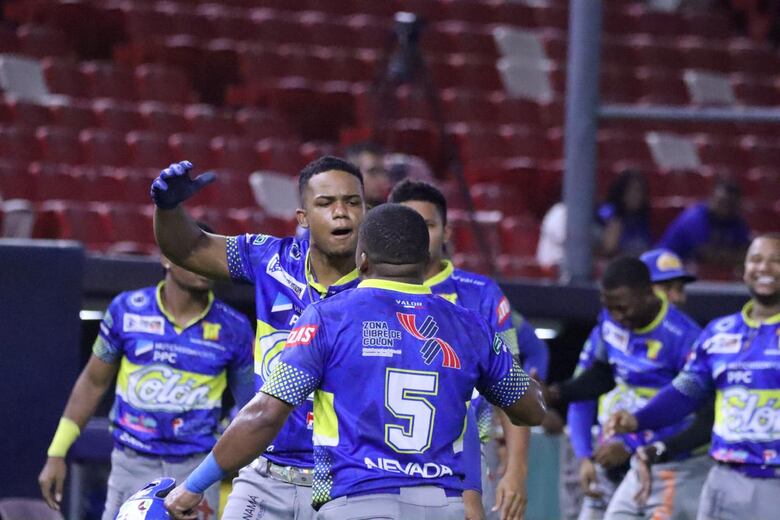 Bocas del Toro avanza a la final del Béisbol Mayor tras vencer a Colón 7-6