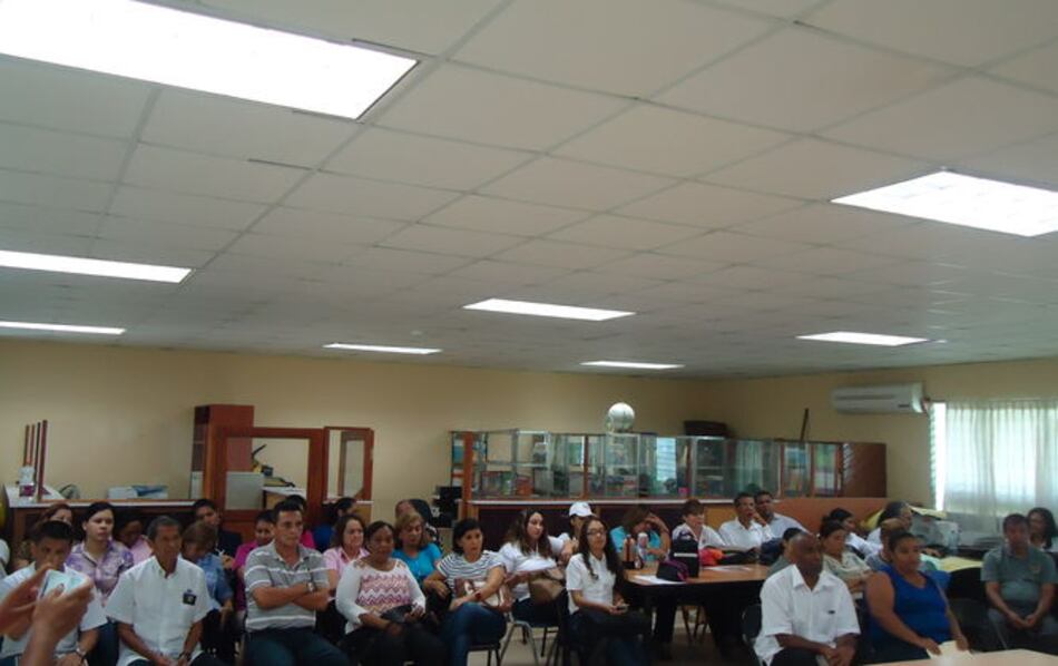 Docentes pariteños decretan huelga indefinida