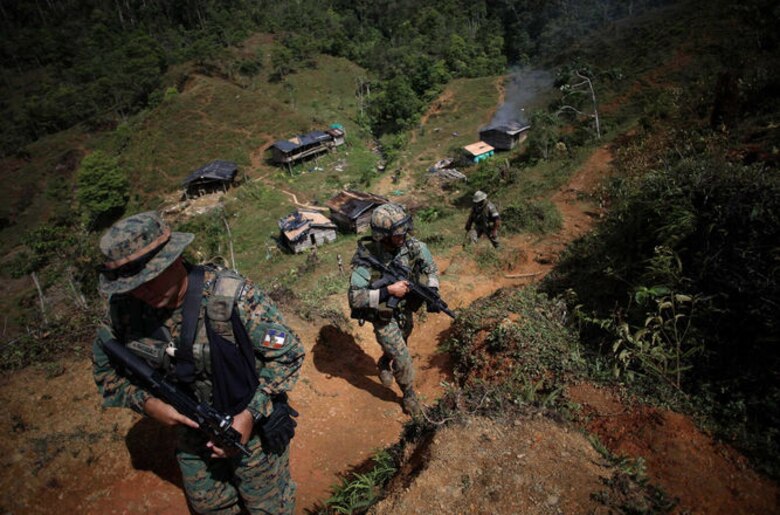 Bandas criminales atacan al Senafront en Darién con granada; el presidente Varela se traslada al área