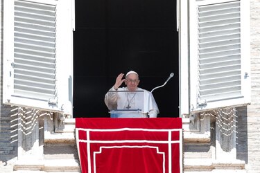 El papa: ‘Atravesamos momentos difíciles, la humanidad está en peligro’