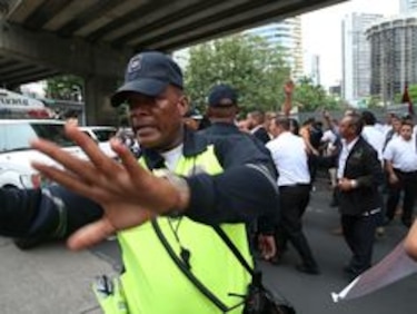 Enfrentamientos entre transportistas y policías en Paitilla