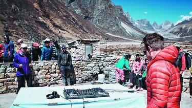Ofrecen concierto de electrónica en el Everest
