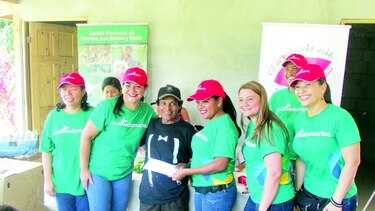 Multibank entrega libretas de ahorro en Antón