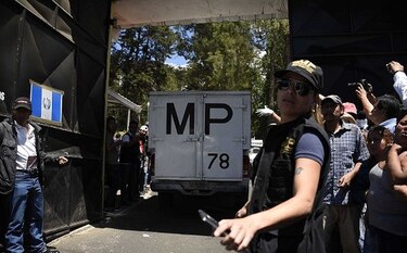 Al menos 22 chicas mueren al incendiarse un refugio juvenil en Guatemala