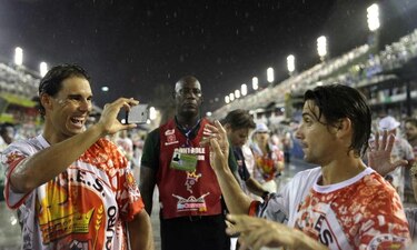 Ni lluvia ni la falta de disfraz impiden a Nadal debutar en carnaval de Río