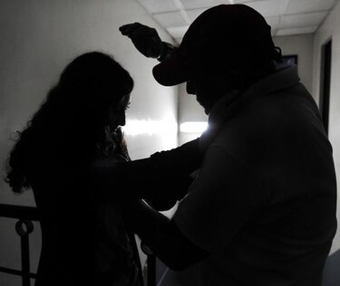 Guatemala probará aparatos 'antimaltrato' para frenar violencia doméstica