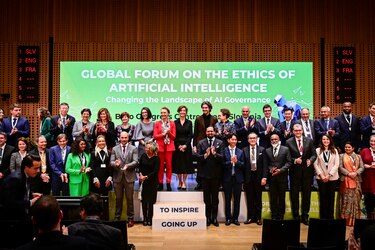 La inteligencia artificial no cierra espontáneamente las brechas de género: la ética debe estar en el origen