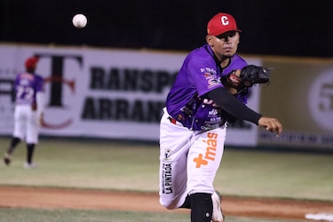  Dereck Gómez comanda varias estadísticas en el ‘pitcheo’ del torneo Juvenil
