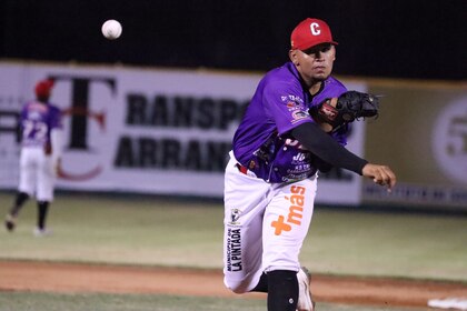 Dereck Gómez comanda varias estadísticas en el ‘pitcheo’ del torneo Juvenil