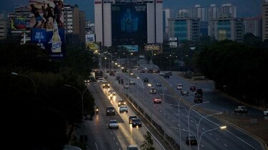 Desesperación y rabia a medida que se prolonga el apagón en Venezuela