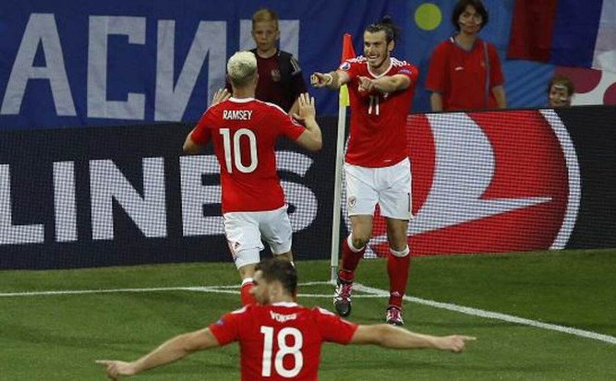 Gales golea a Rusia y gana su grupo; Inglaterra queda segunda