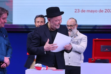 Rubén Blades deposita sus maracas salseras en la Caja de las Letras del Instituto Cervantes