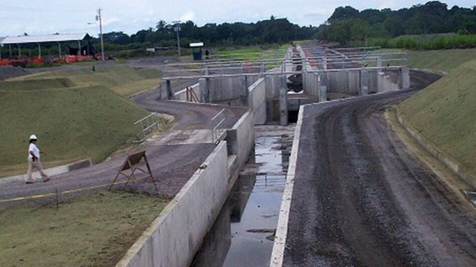 Auditores de la Contraloría investigan sistema de riego Remigio Rojas