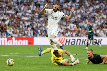 Benzema afina la puntería; Real Madrid supera 4-2 al Almería