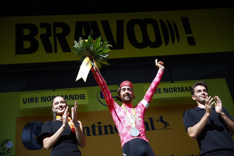 Tour de France: Pogacar cede a Van der Poel el maillot amarillo en la etapa 6
