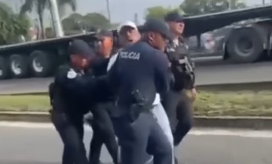 Detienen al dirigente magisterial Felipe Cabeza durante manifestación en Colón