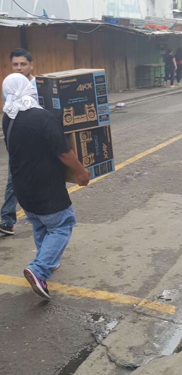 Elecciones en Honduras: Un banco incendiado y comercios saqueados