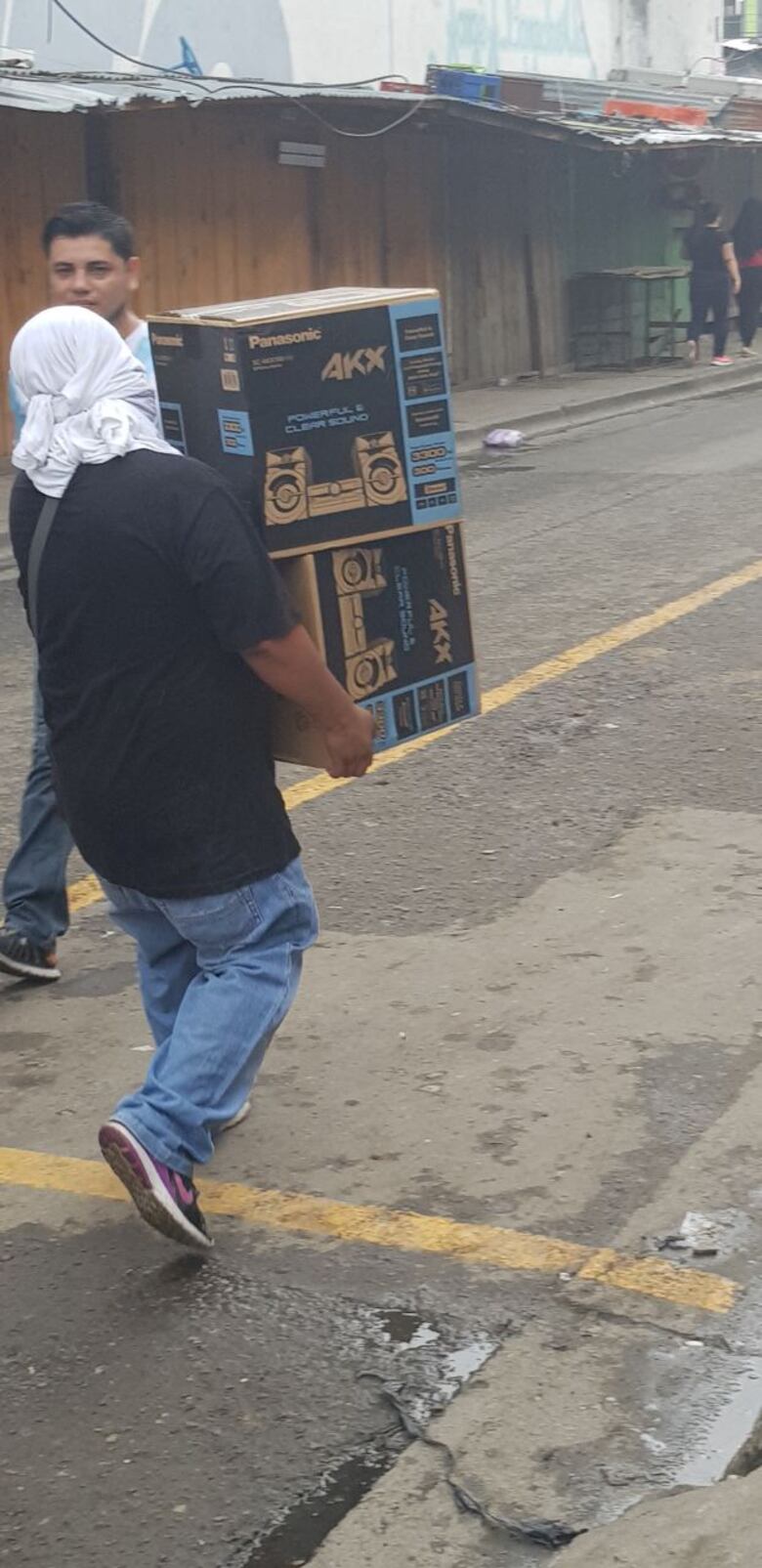 Elecciones en Honduras: Un banco incendiado y comercios saqueados