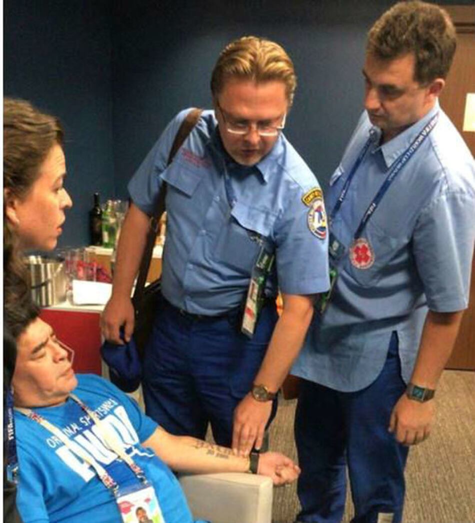 Maradona se descompuso en el estadio tras el partido Argentina-Nigeria