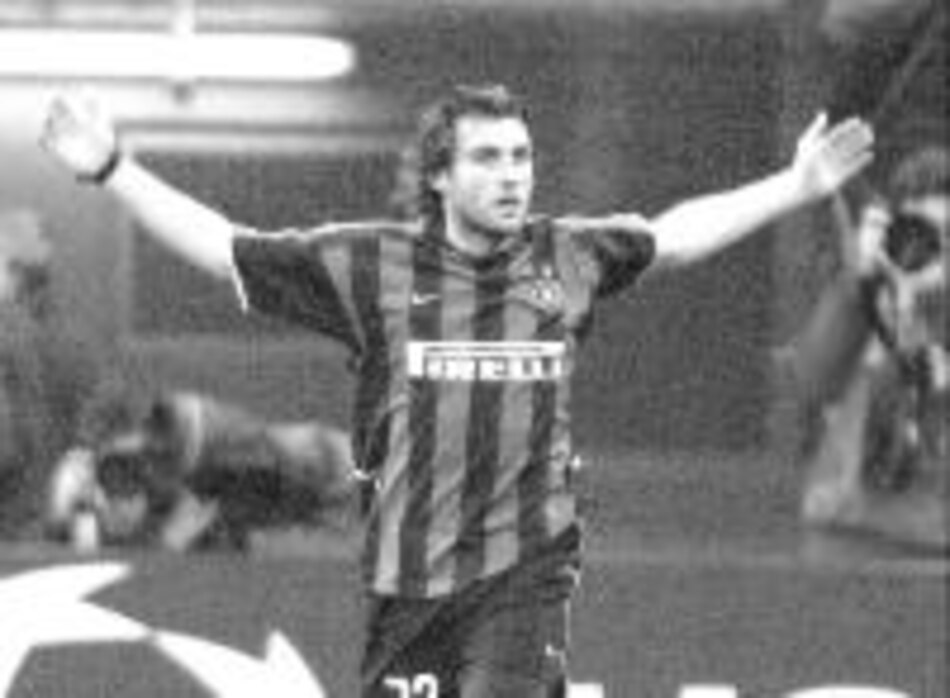 Christian Vieri anota en triunfo del Inter sobre Valencia