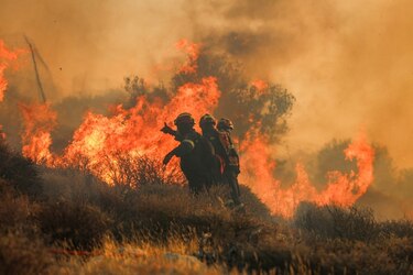Más de cien incendios activos en Grecia debido a los fuertes vientos y la sequía