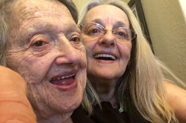 Mujer se reúne con su hija que creía muerta hace 69 años