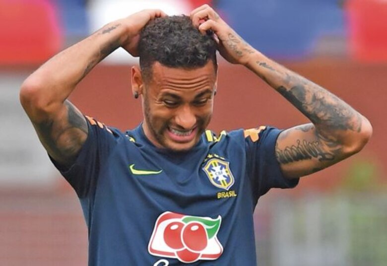 Críticas a Neymar por exageración de faltas