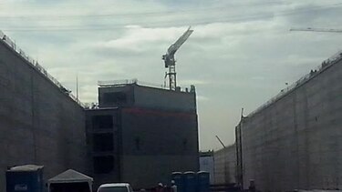Instalan primera compuerta en el sector Pacífico